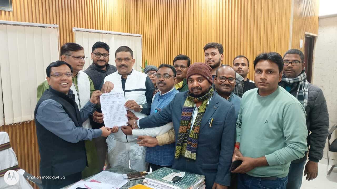 मांगों को लेकर डीईओ से मिला शिक्षक संघ का प्रतिनिधिमंडल
