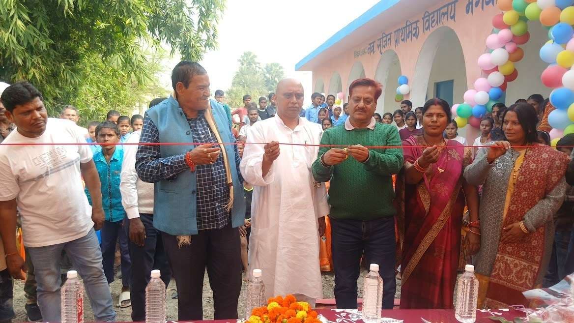 भगवानपुर के बच्चों की तीन किलोमीटर लंबी जोखिम भरी यात्रा खत्म