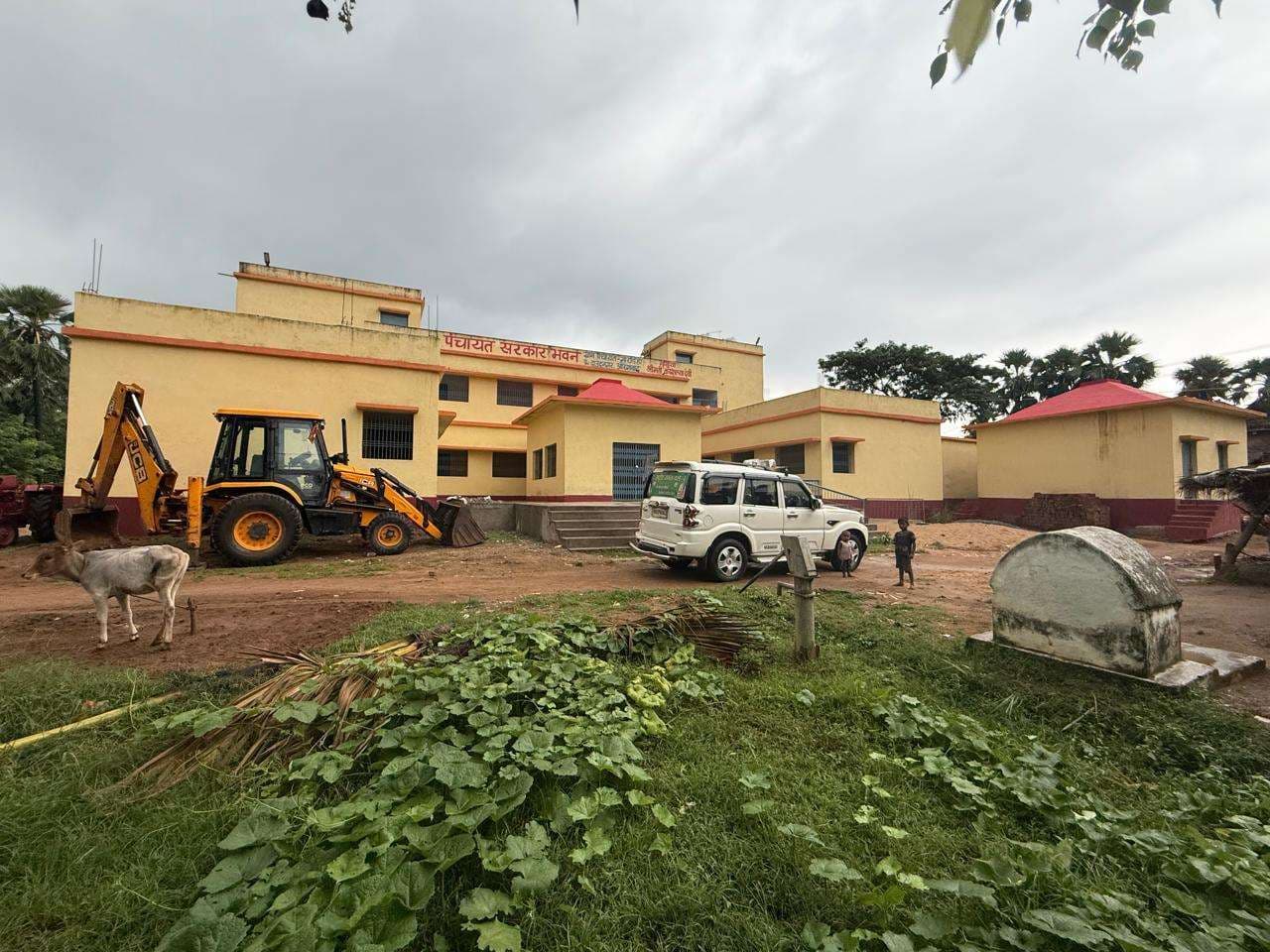 उद्घाटन के डेढ़ माह बाद भी बंद पड़ा पंचायत सरकार भवन