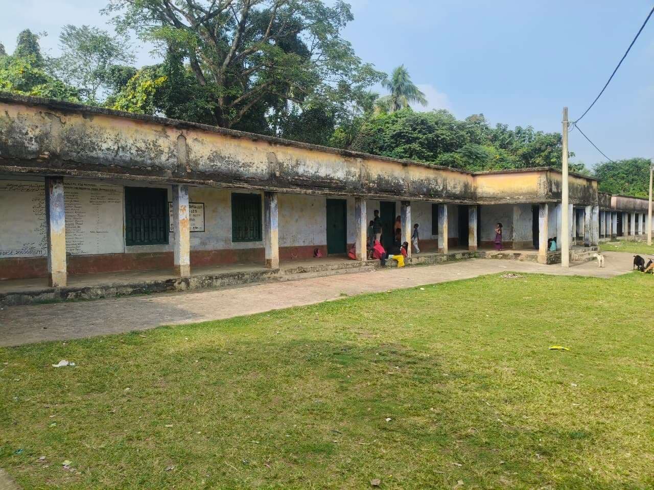 प्रधान मौलवी को नहीं मिला प्रभार, चतुर्थ वर्गीय कर्मी के भरोसे मदरसा नूरुल होदा