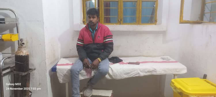 बस के धक्के से बाइक सवार जख्मी