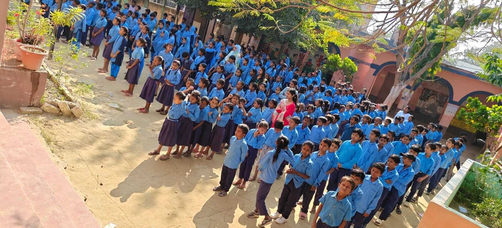 Madhubani News : बच्चों को गुड व बैड टच के बारे में बताया