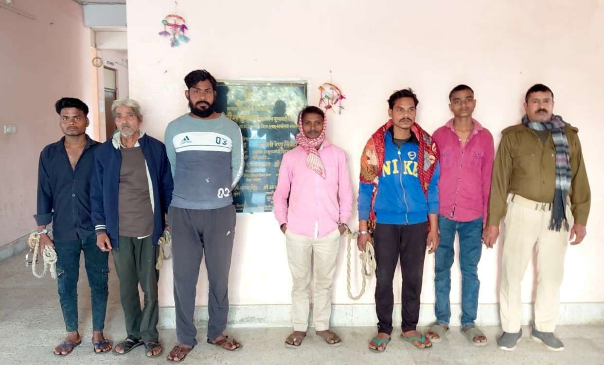शराब के साथ तीन तस्कर गिरफ्तार, बाइक जब्त