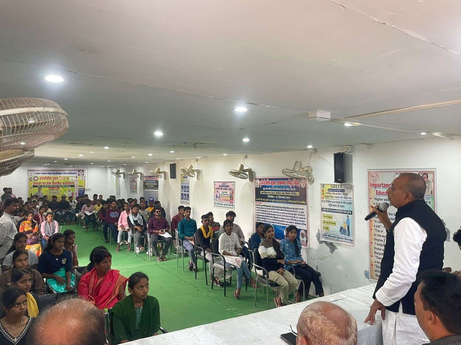 यूवीके कॉलेज में तीन दिवसीय विशेष शिविर शुरू