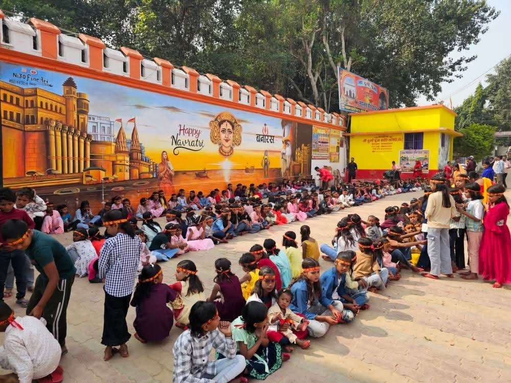 दुर्गा मंदिर प्रांगण में कन्या भोज व महा आरती का आयोजन, सैकड़ों श्रद्धालुओं ने की पूजा-अर्चना