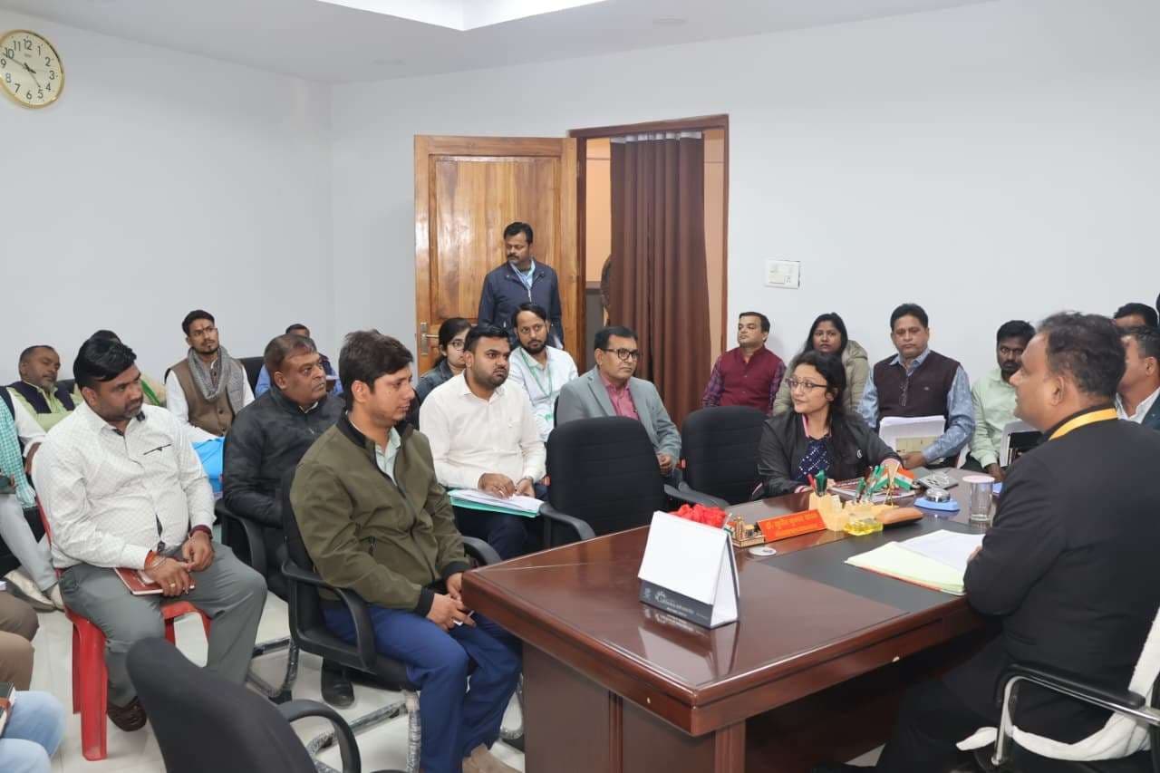 राजनीतिक दलों को उपलब्ध करायी कोसी स्नातक निर्वाचन सूची की प्रति