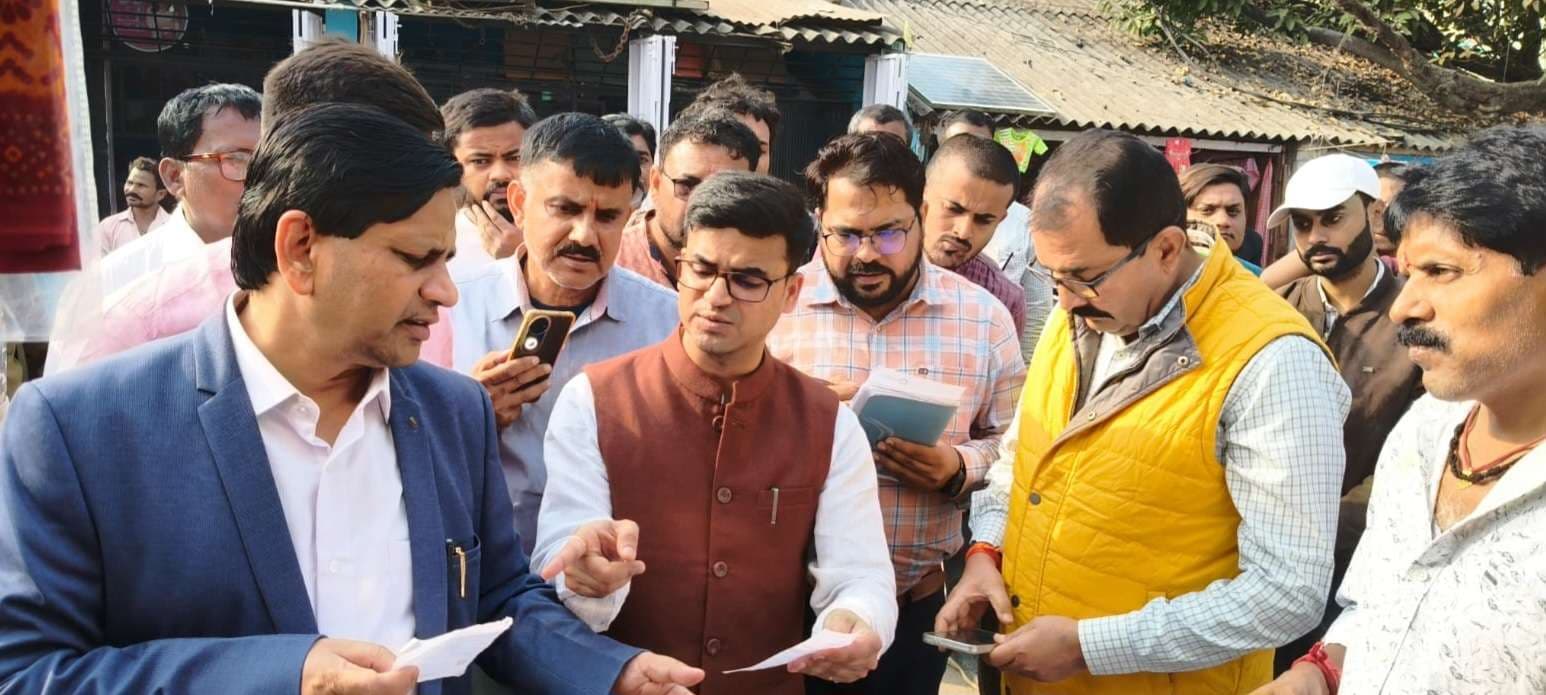 Madhubani News : सब्जी मंडी व अन्य वेंडर्स को व्यवस्थित करने का शीघ्र होगा काम शुरू