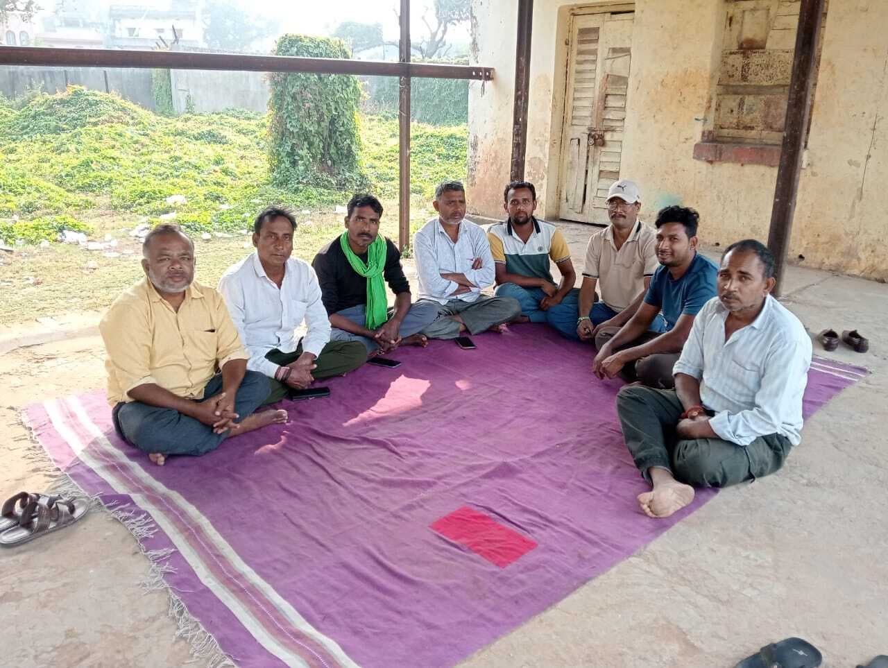 Giridih News :फुटपाथ दुकानदारों को नहीं मिल रही सुविधा