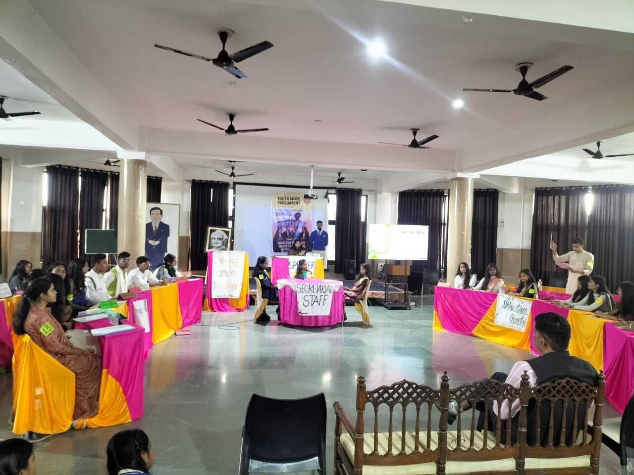 विद्यालयों की गुणवत्तापूर्ण शिक्षा को मजबूत करने के दिये सुझाव