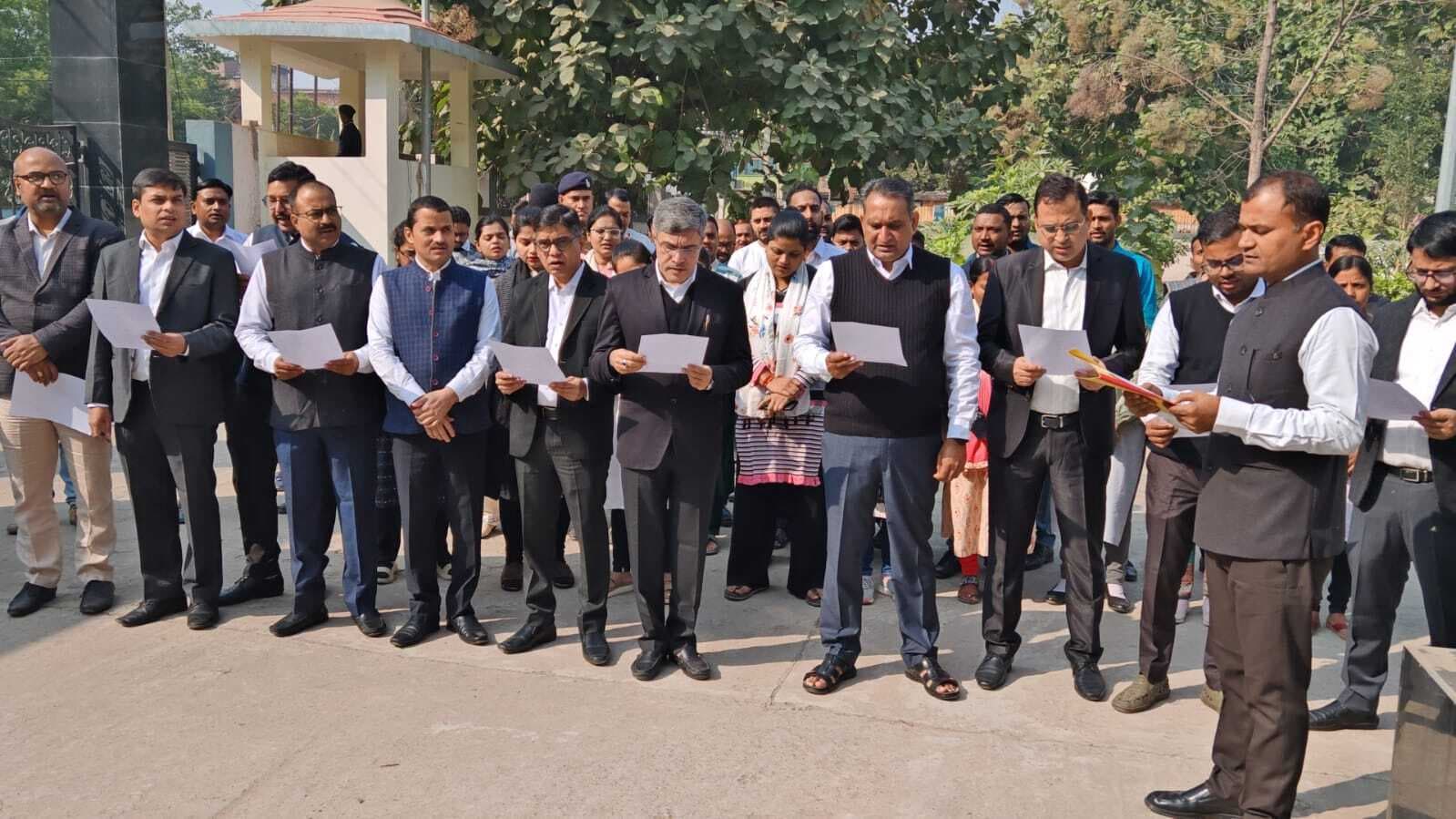 देश के संवैधानिक मूल्यों को सुदृढ़ करने का लिया संकल्प