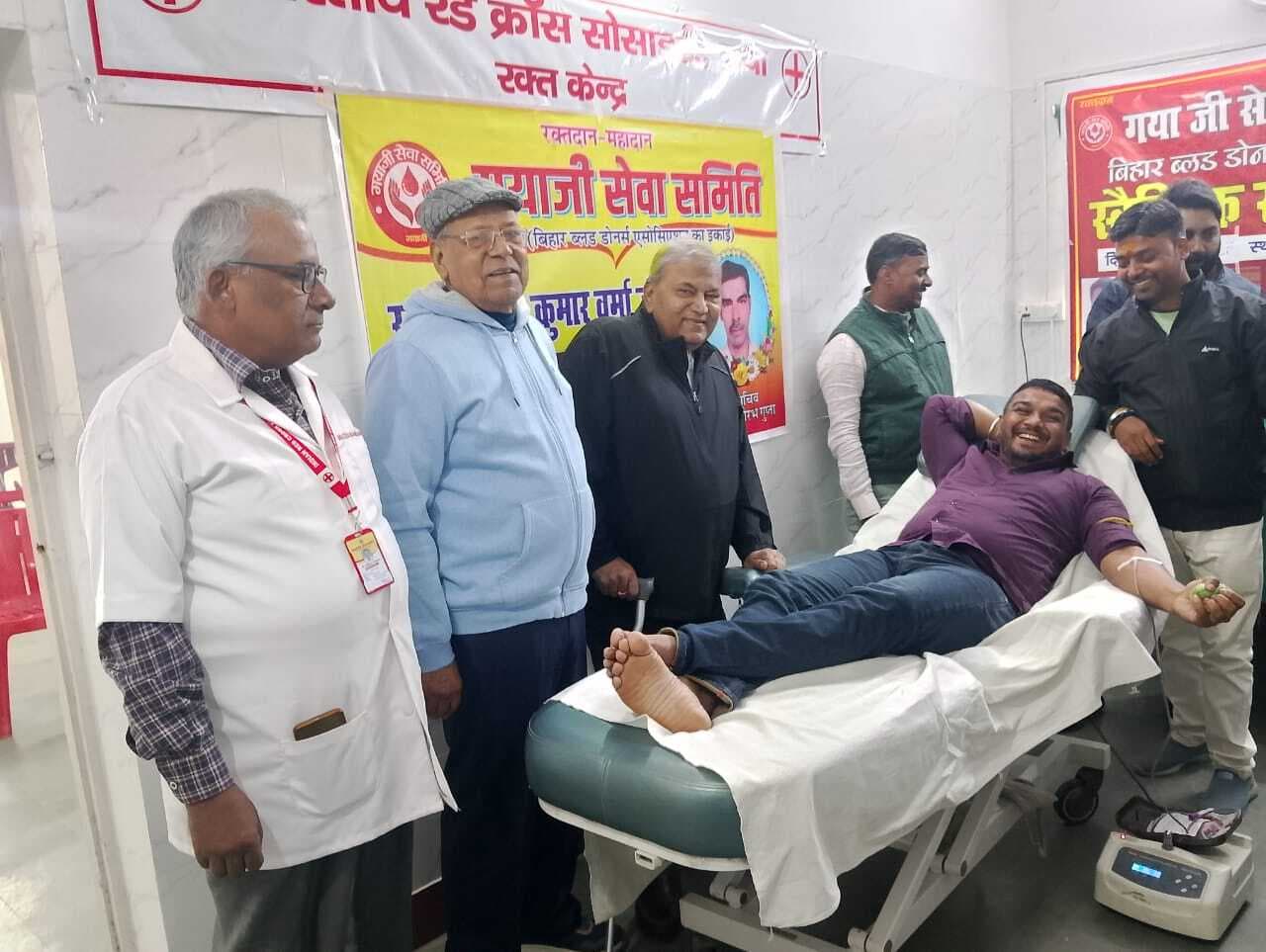 रेडक्रॉस परिसर में रक्तदान शिविर का आयोजन