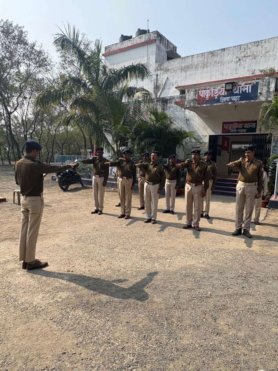संविधान. पुलिसकर्मियों ने पढ़ी प्रस्तावना, ली शपथ