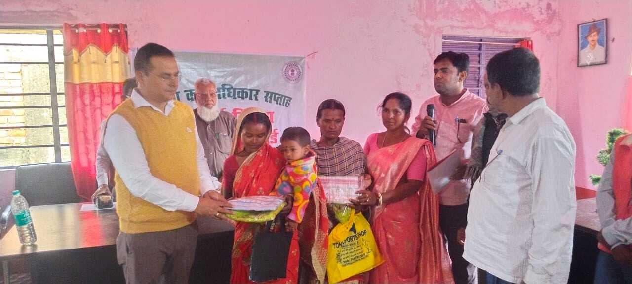 आपके द्वार. शिविर में आवेदकों की लगी भीड़