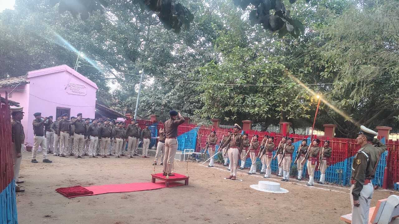 Motihari : डीआइजी ने किया छौड़ादानो पुलिस निरीक्षक कार्यालय का निरीक्षण