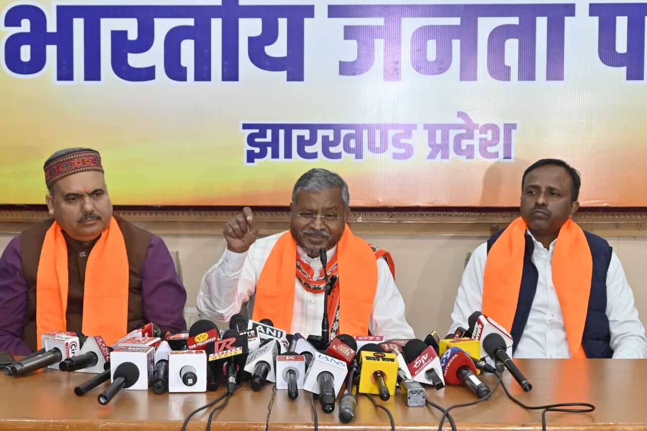 Political news : प्रशासन व माफिया की साझेदारी में हो रही कोयले की लूट : बाबूलाल