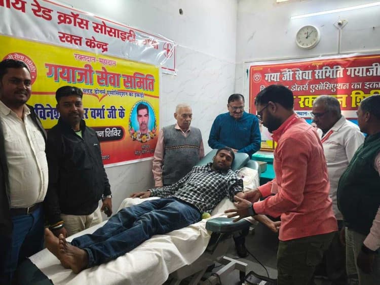 समाजसेवी की पुण्यतिथि पर शिविर में 15 लोगों ने किया रक्तदान