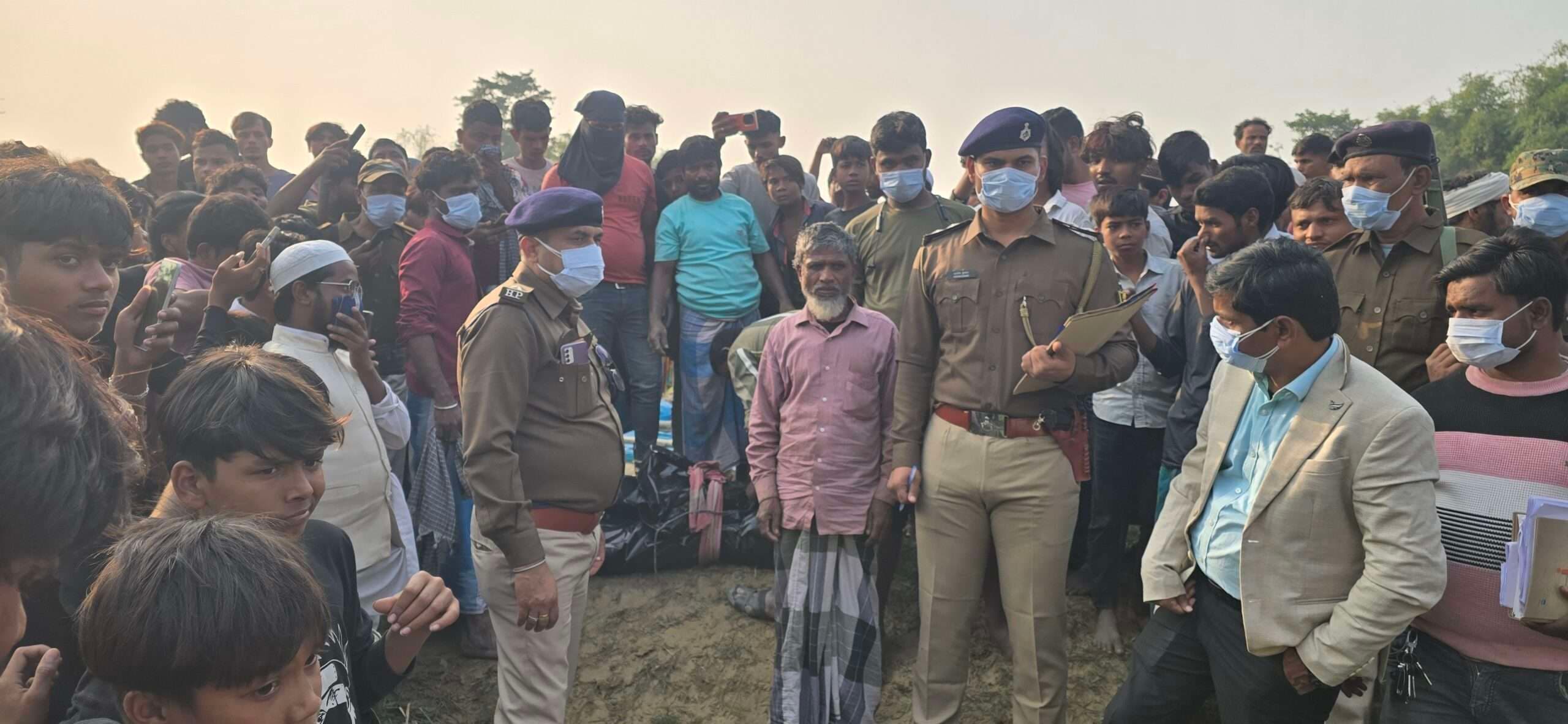 दंडाधिकारी व पुलिस की मौजूदगी में कब्र से असद का शव निकाल पोस्टमार्टम में भेजा