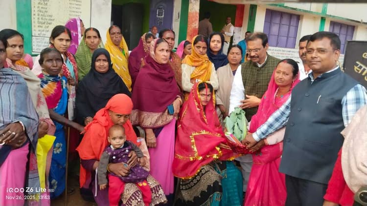 सारवां: लाभार्थियों के 65 आवेदनों का ऑन द स्पॉट हुआ निष्पादन