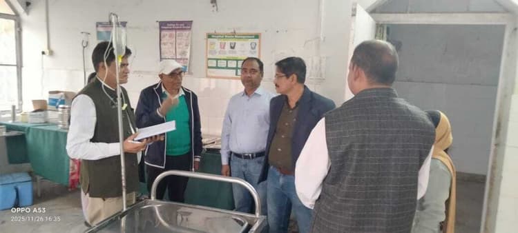 पालोजोरी: ड्यूटी से गायब स्वास्थ्य कर्मियों की काटी हाजिरी
