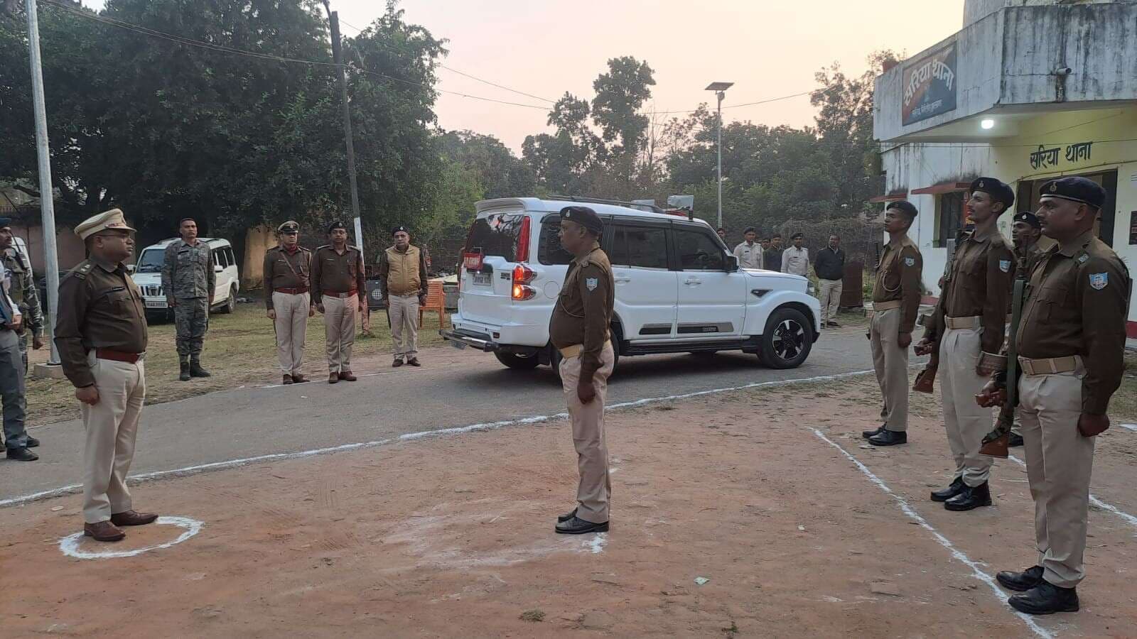 Giridih News :एसपी ने किया सरिया थाना का औचक निरीक्षण