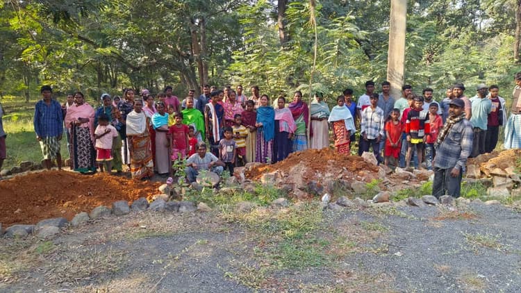 चुड़का लगा कर पार्क निर्माण कार्य को कराया बंद