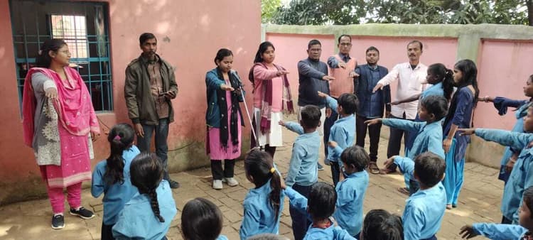 Madhubani News : शिक्षण संस्थानों में बाल विवाह के खिलाफ दिलाई शपथ