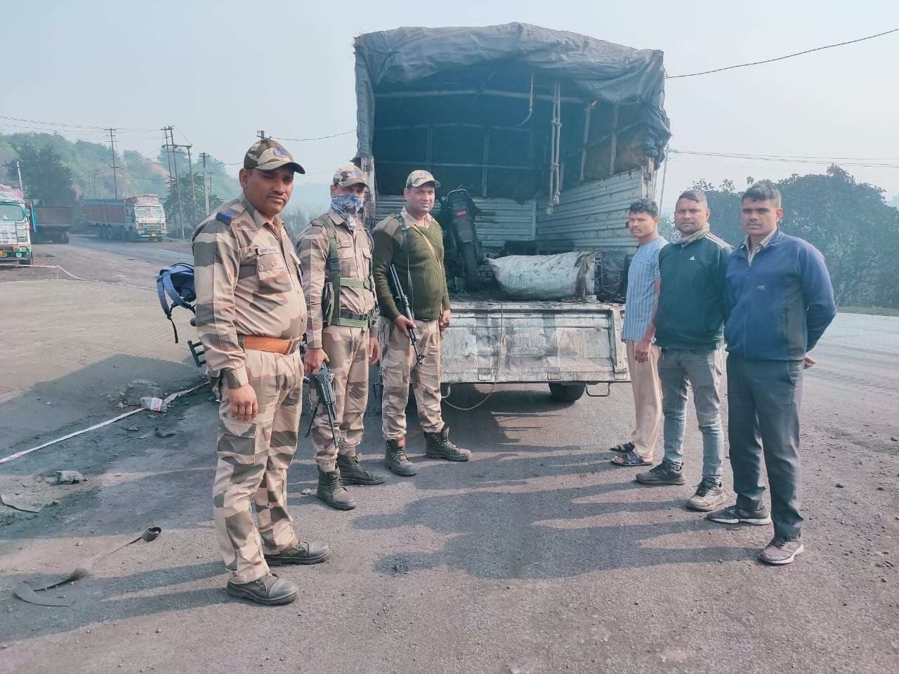 Bokaro News : सीआइएसएफ ने जब्त की अवैध कोयला लदी दो बाइक