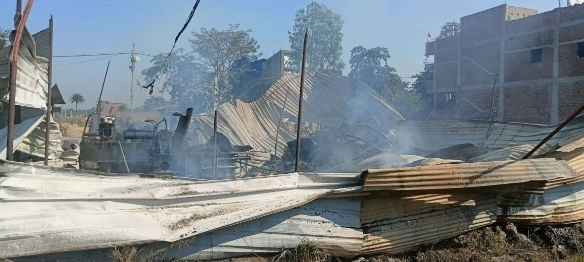 Sitamarhi : कबाड़ गोदाम में भीषण आग से 31 लाख का नुकसान