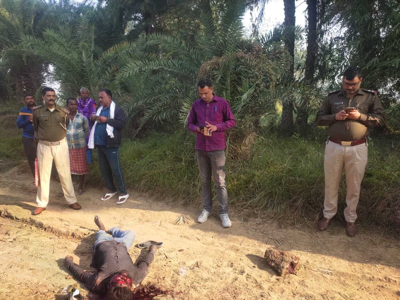 तालझारी में पत्थर से कुचलकर आदिवासी युवक की हत्या