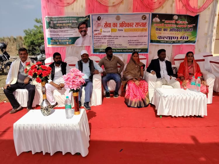 देवीपुर : लाभार्थियों के बीच परिसंपत्तियों का किया गया वितरण