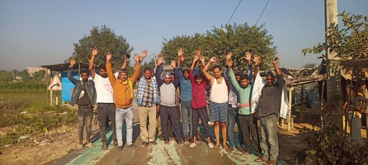 Madhubani News : सड़क निर्माण में घटिया सामग्री लगाने का आरोप, रोका निर्माण