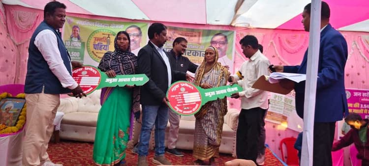 Seraikela Kharsawan News : 1198 आवेदनों में से 407 का ऑनस्पॉट निष्पादन
