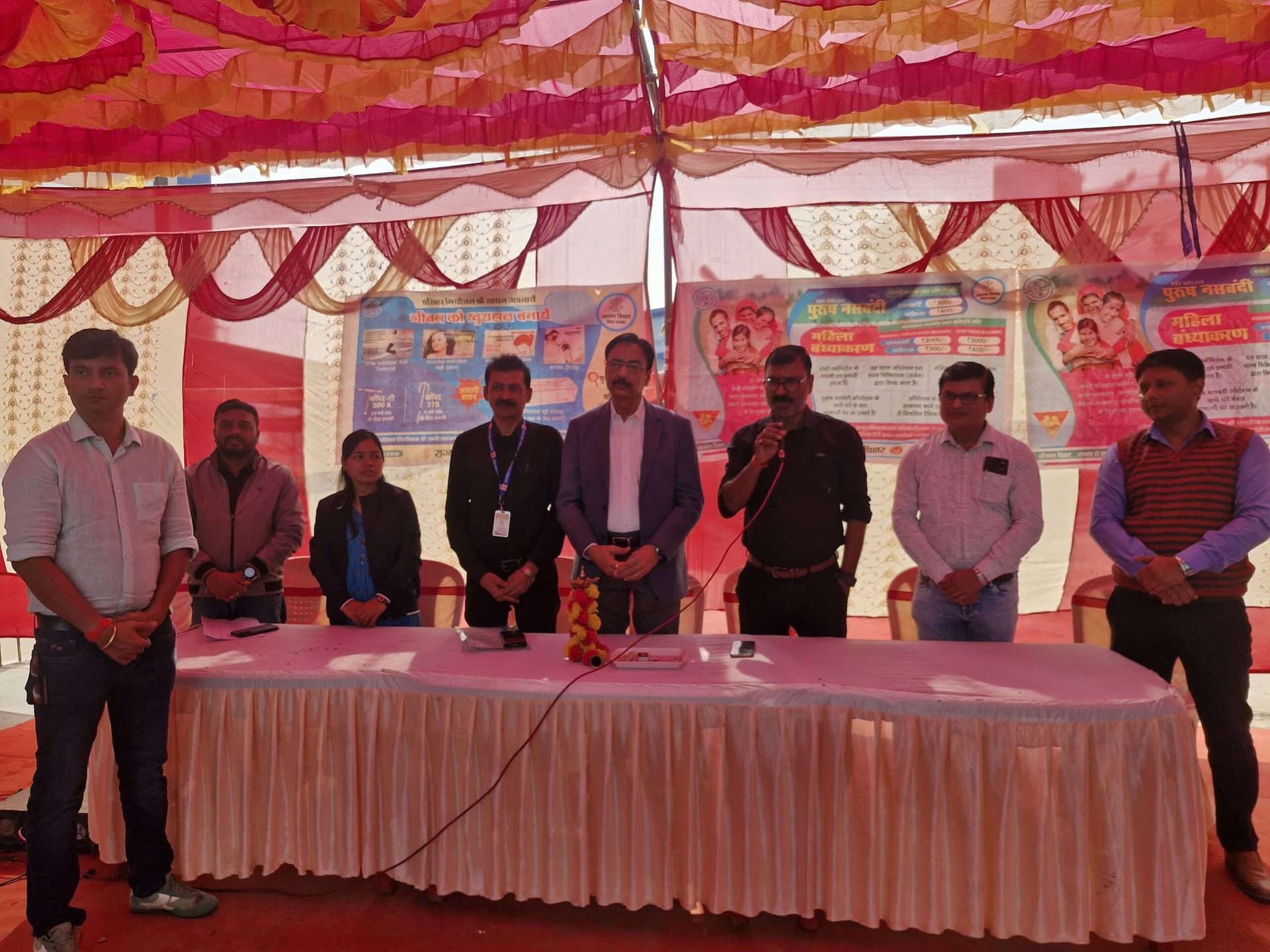 हर दंपती को छोटे परिवार की दिशा में बढ़ना चाहिए आगे
