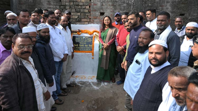 कृषि मंत्री ने किया मकतब भवन के निर्माण का शिलान्यास