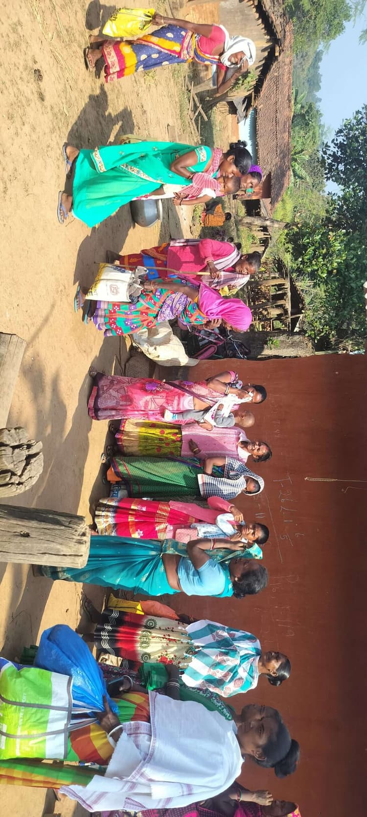 Chaibasa News : हमलोग जिस रास्ते से गये थे, उसी से लौट रहे थे फूलो ने मार्ग बदला और धमाके की चपेट मेंे आ गयी