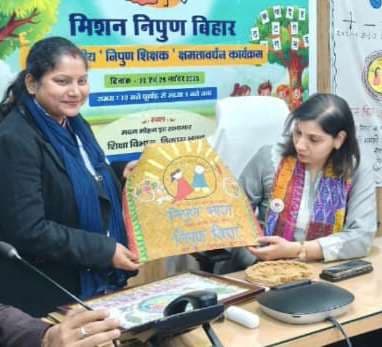 पूजा व अविनाश को पटना में मिला निपुण शिक्षक सम्मान