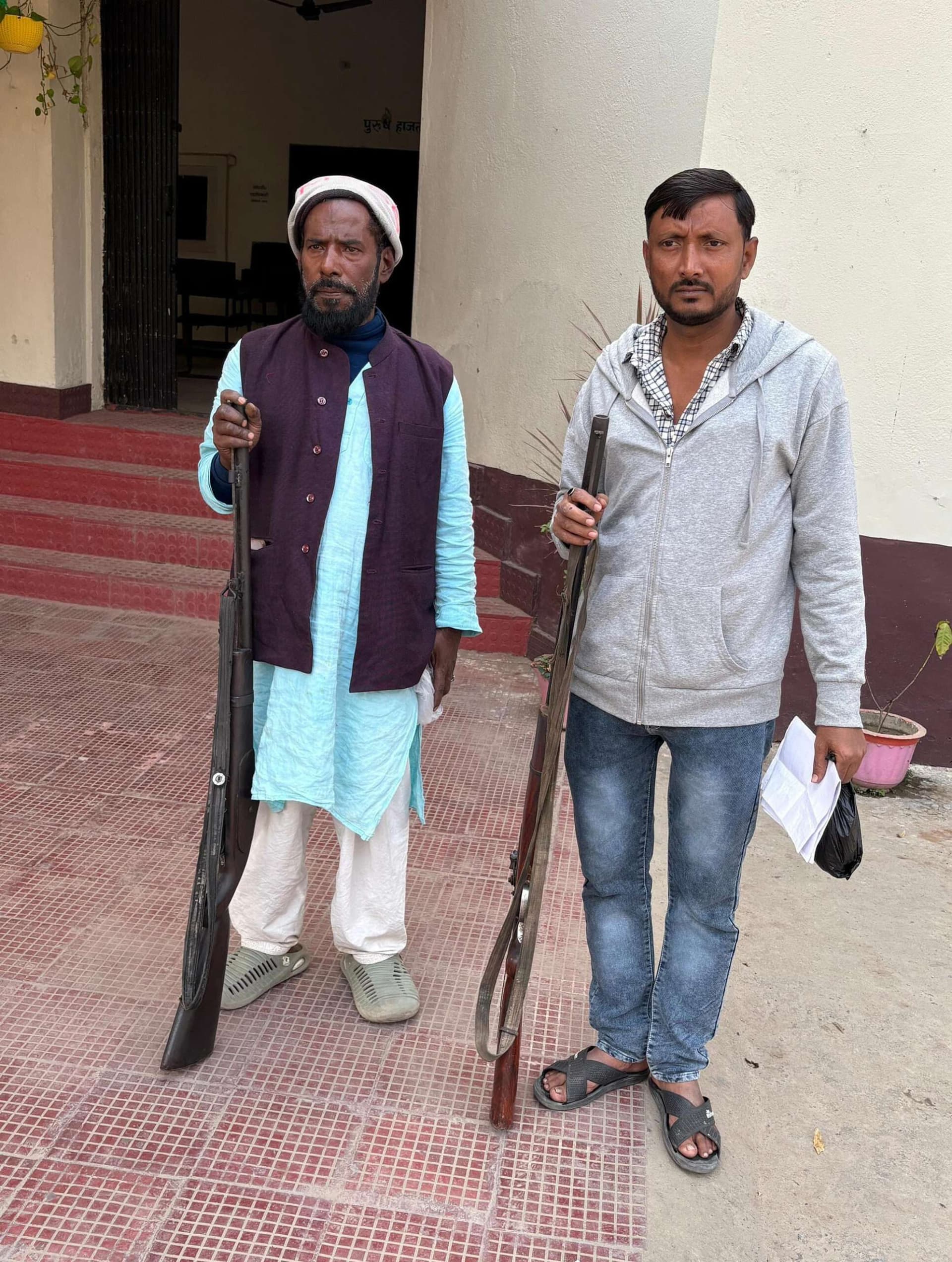 हर्ष फायरिंग जैसा दिखा दृश्य, जांच में निकला आतिशबाजी उपकरण