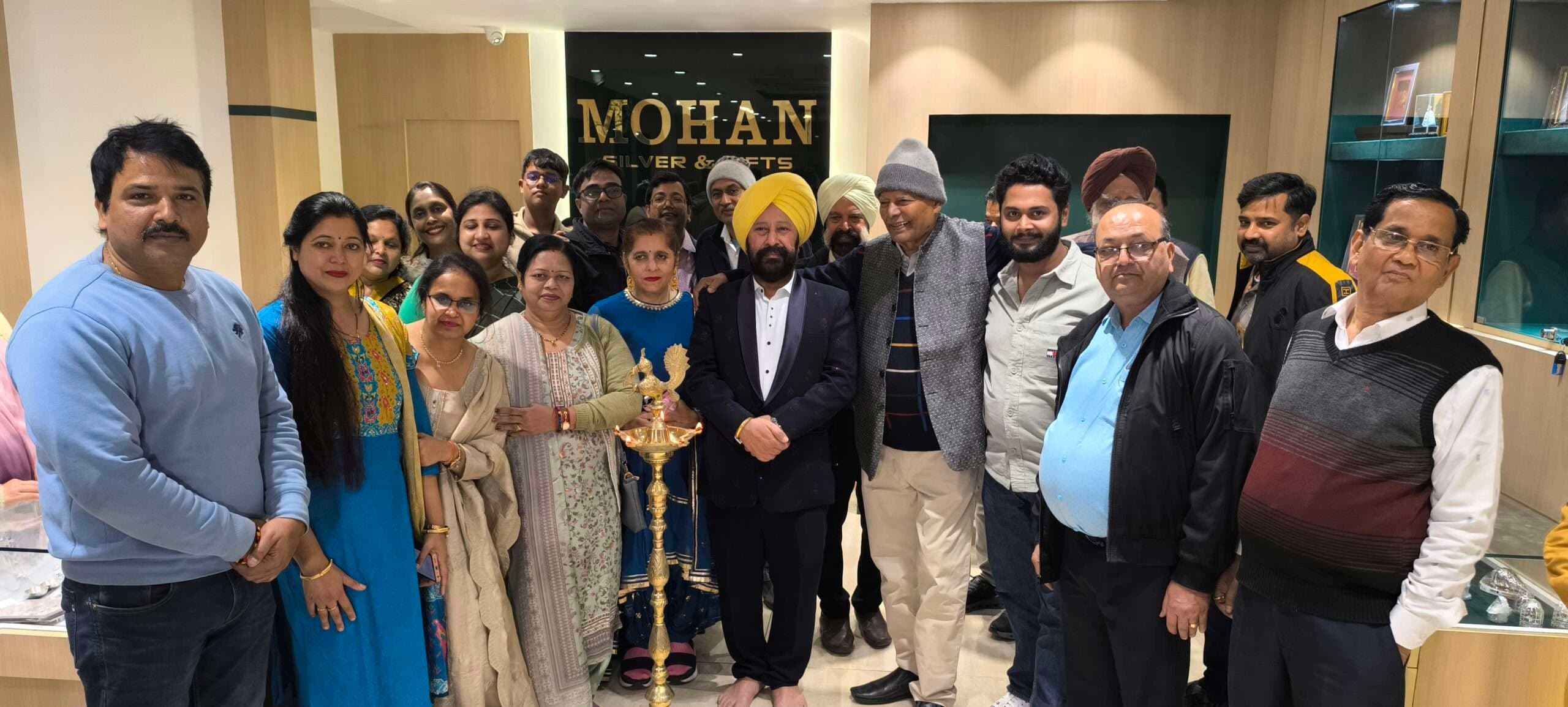 Giridih News: मोहन सिल्वर जेम्स एंड गिफ्ट्स ज्वेलरी के नये एक्सक्लूसिव शोरूम की ग्रैंड ओपनिंग