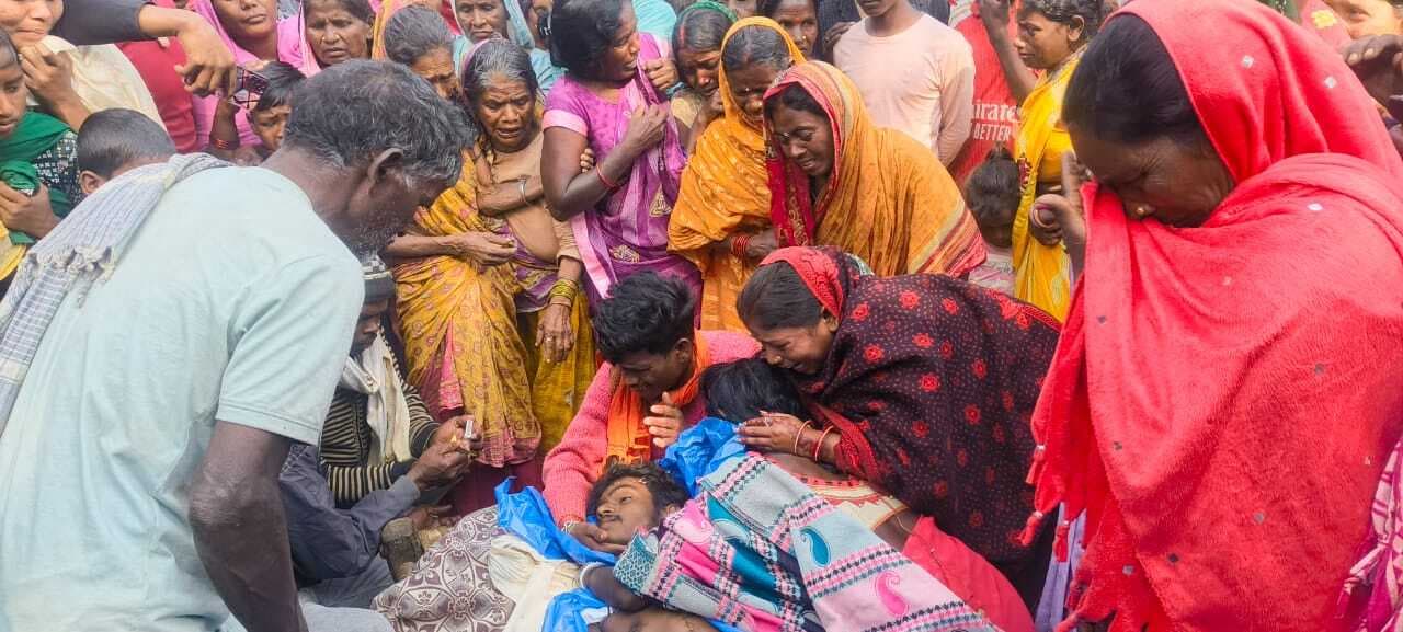 Giridih News: सड़क हादसे में मारे गये युवक का शव गांव आते ही पसरा मातम