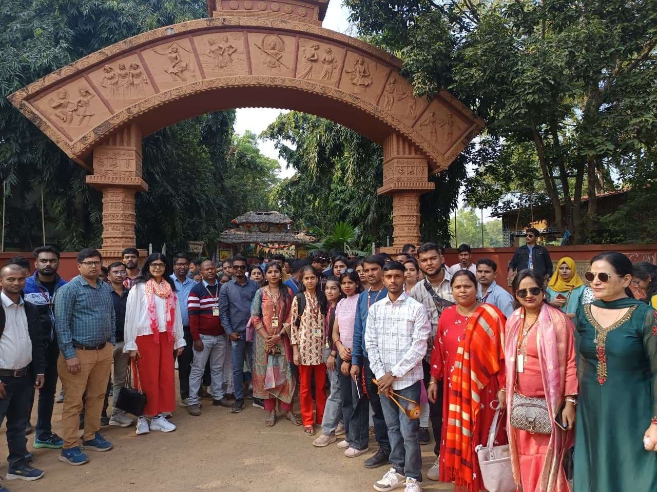 Giridih News: स्कॉलर बीएड कॉलेज का चार दिवसीय शैक्षणिक भ्रमण सफलतापूर्वक संपन्न