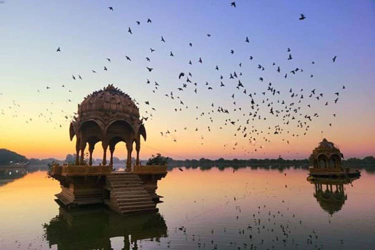 New Year Trip 2026: नए साल की धमाकेदार शुरुआत के लिए घूम आएं भारत की ये बेहतरीन जगहें