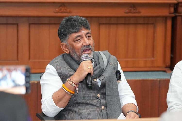 Congress Crisis in Karnataka: क्या कर्नाटक में गिरेगी सरकार? डिनर पार्टी के बाद हलचल बढ़ी