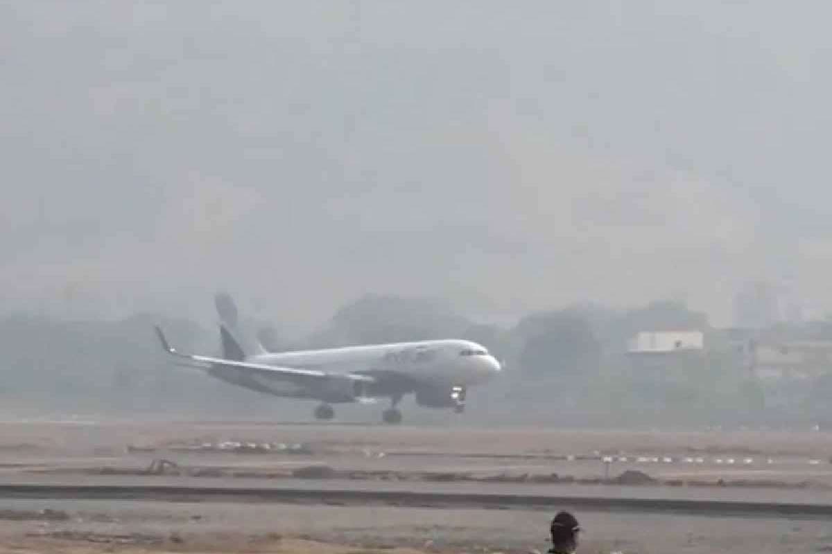 Delhi Airport Flight Disruption: घने कोहरे का भयानक असर, हवाई सफर पर पड़ने लगा असर, कई फ्लाइट्स लेट