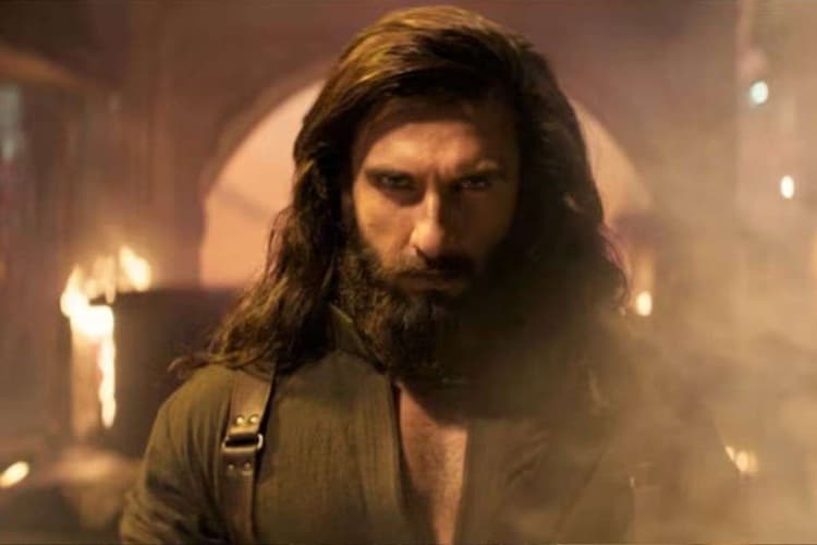 Dhurandhar Box Office Prediction Day 1: ‘धुरंधर' होगी हिट या मिस? रणवीर सिंह की फिल्म ओपनिंग डे पर मचाएगी तूफान या करेगी निराश, रिपोर्ट ने बढ़ाई हलचल