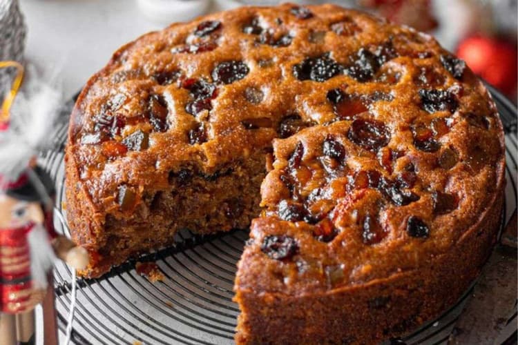 Eggless Christmas Plum Cake Recipe: बिना अंडे और बिना ओवन के मिनटों में बनाएं सॉफ्ट प्लम केक