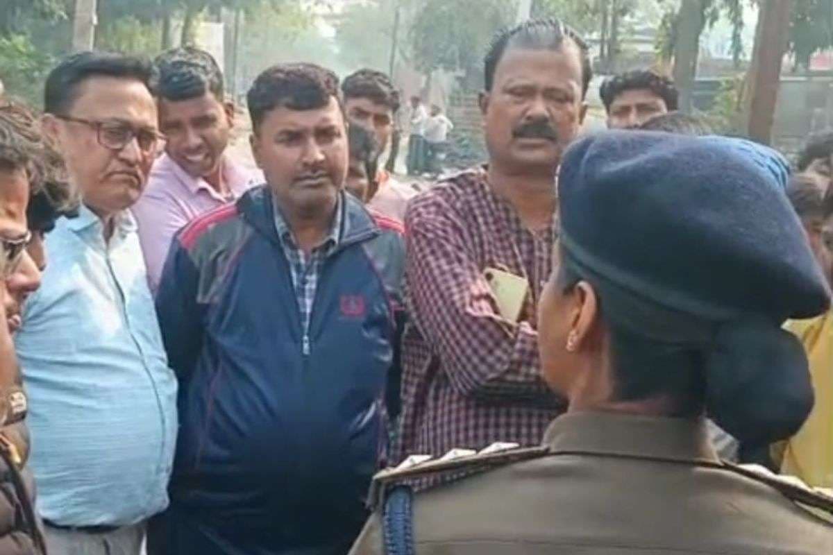 मुजफ्फरपुर: गल्ला दुकान में घुस अपराधियों ने लूटे दो लाख, पिस्टल का भय दिखा कर घटना को दिया अंजाम