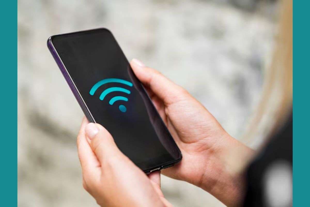 Free WiFi: फोन का वाई-फाई ऑन रखना क्यों है खतरनाक?