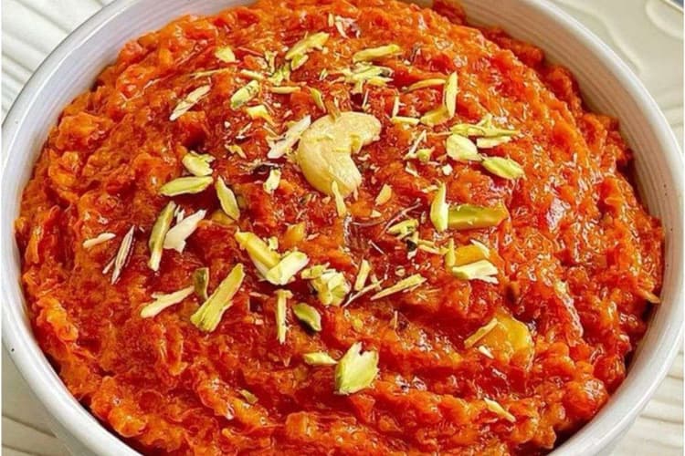 Gajar ka Creamy Halwa: मिनटों में बनाएं रेस्टोरेंट जैसा मलाईदार गाजर का हलवा