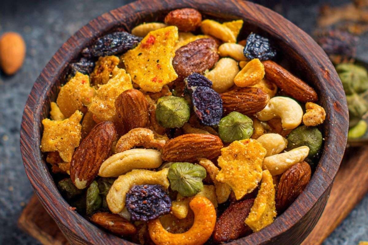 Healthy Dry Fruit Namkeen Recipe: जब भी लगे हल्की भूख,झटपट बनाएं हेल्दी ड्राई फ्रूट नमकीन