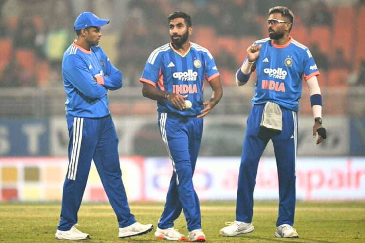 न्यूजीलैंड के खिलाफ वनडे सीरीज में कट सकता है इन दिग्गजों का पत्ता, बुमराह का नाम लिस्ट में शामिल